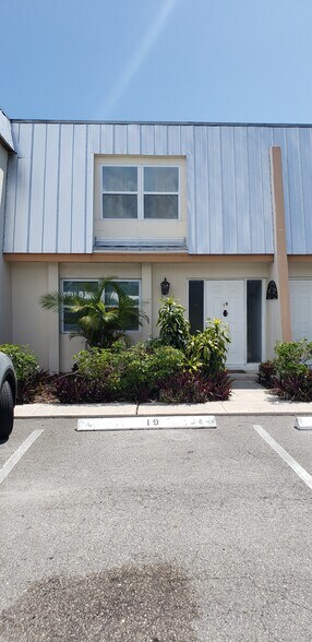 Building Photo - 4916 Hawaii Blvd