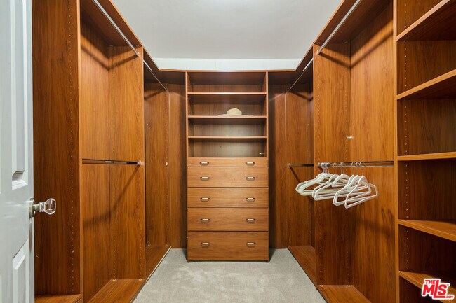 Building Photo - 1578 Palisades Dr