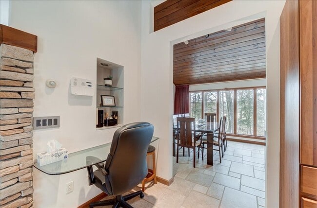 Building Photo - 441 Burlingham Rd