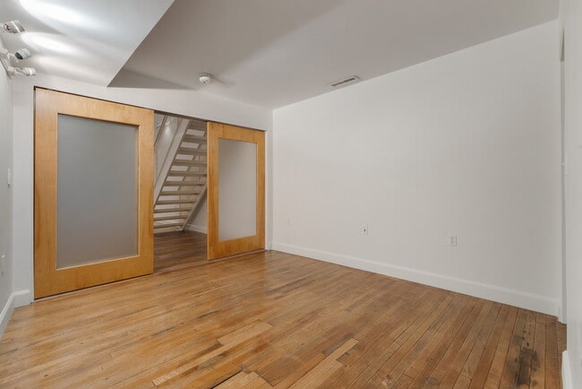 Building Photo - 106 N High St