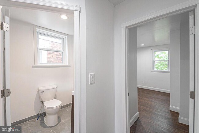 Building Photo - 2238 Oakford St