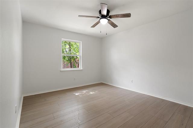 Building Photo - 2024 Oakmeadow St