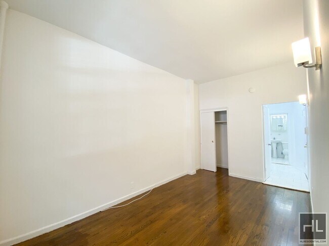Primary Photo - EAST 89