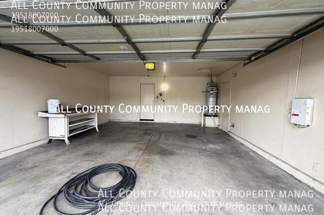 Building Photo - 2277 Oak Ave