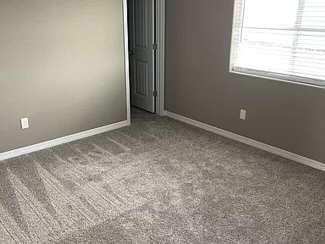 Building Photo - Gorgeous 4-Bed Home in Enclaves at Mountain Vista (D49)