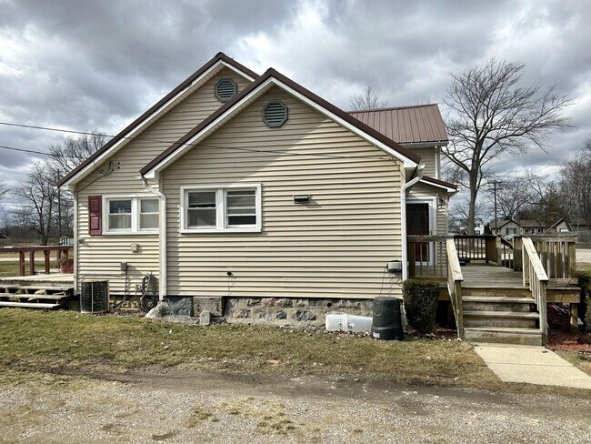 Building Photo - 108 W Meier St