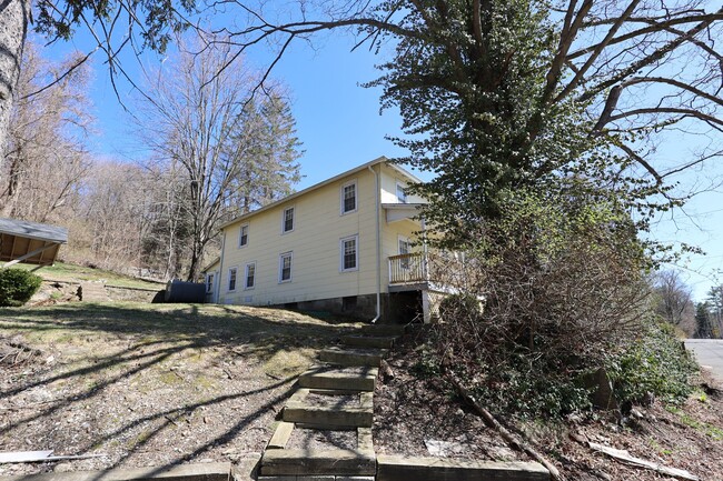 Building Photo - 48 W Branchville Rd