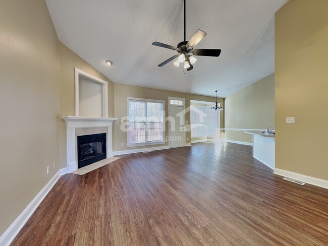 Building Photo - 702 Landing View Dr