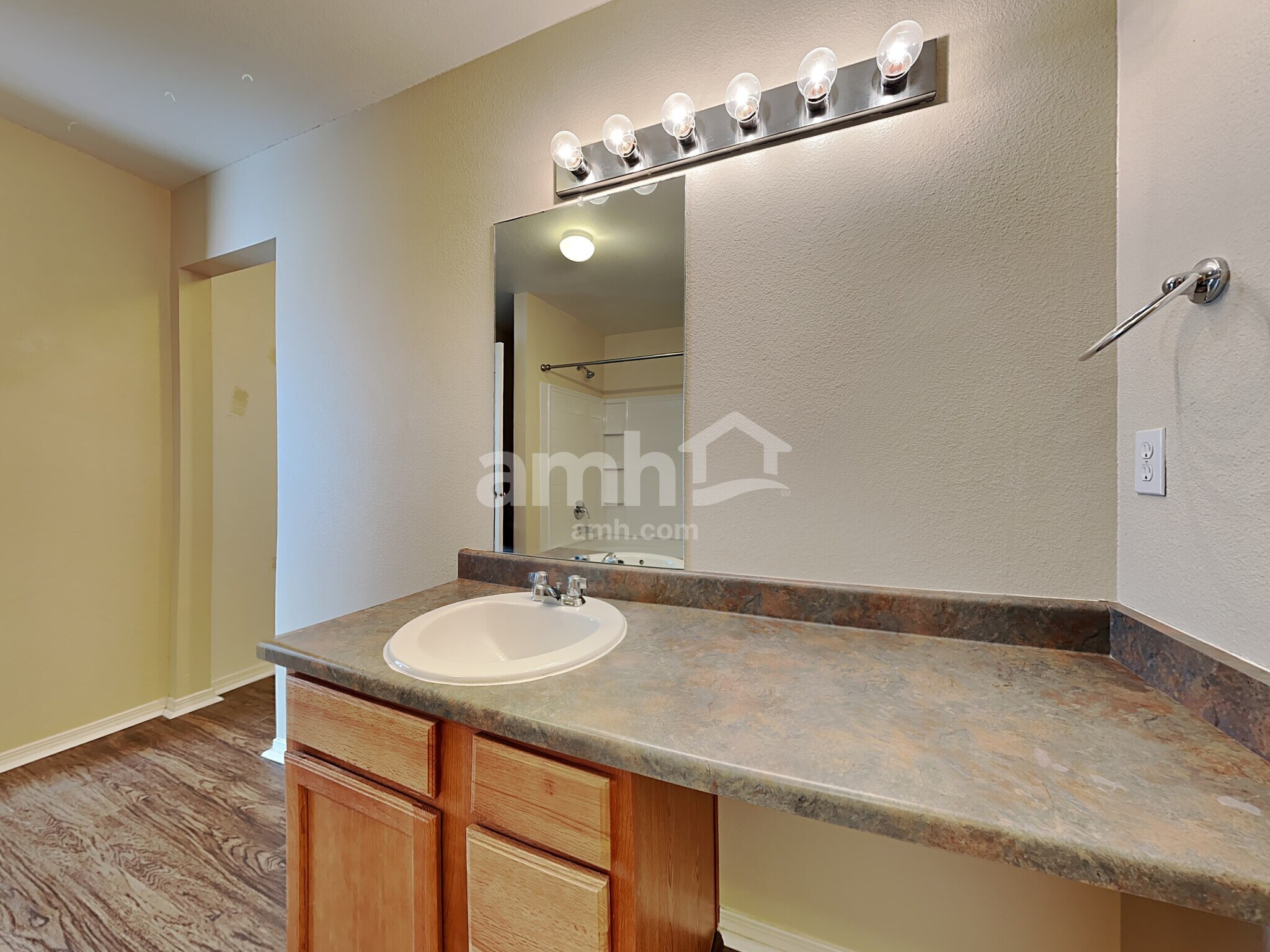 Building Photo - 2136 Summit Way