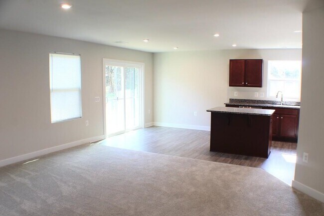 Building Photo - 109 S Peak Dr