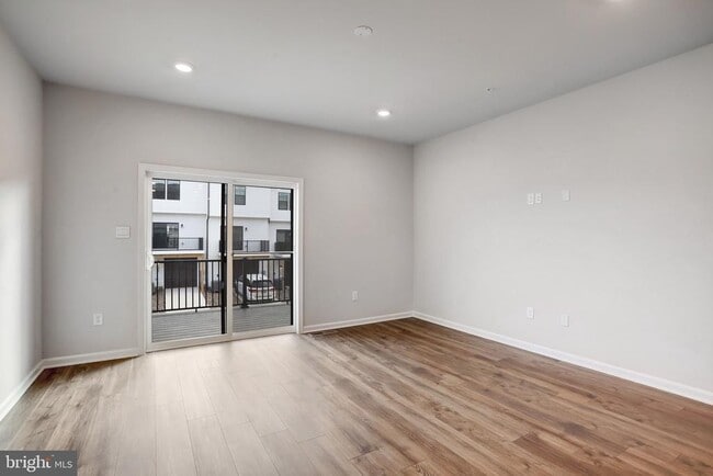 Building Photo - 721 Courier Ln