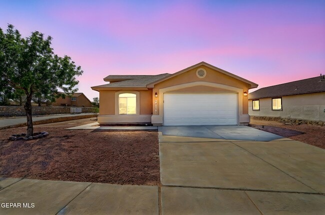 Building Photo - 14336 Desert Sage Dr