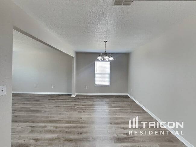 Building Photo - 9467 Northvale St