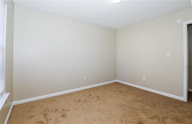 Building Photo - 5747 Graceland Dr SW