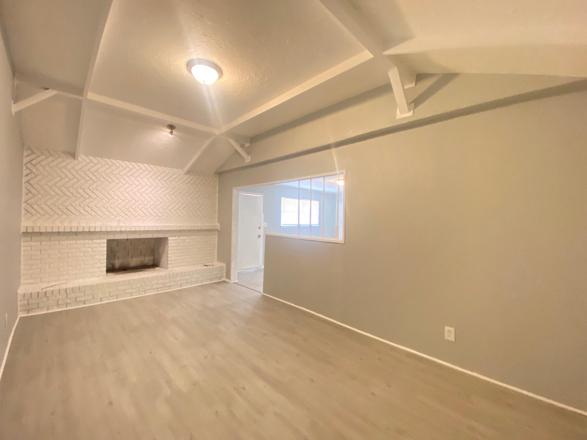 Building Photo - 6617 S Phillips Ave
