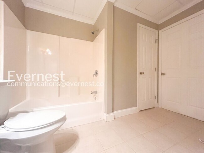 Building Photo - Limited Time Special Offer / 4 Bed, 4 Bath Home with Garage / Pet-Friendly / Vouchers Accepted / ...