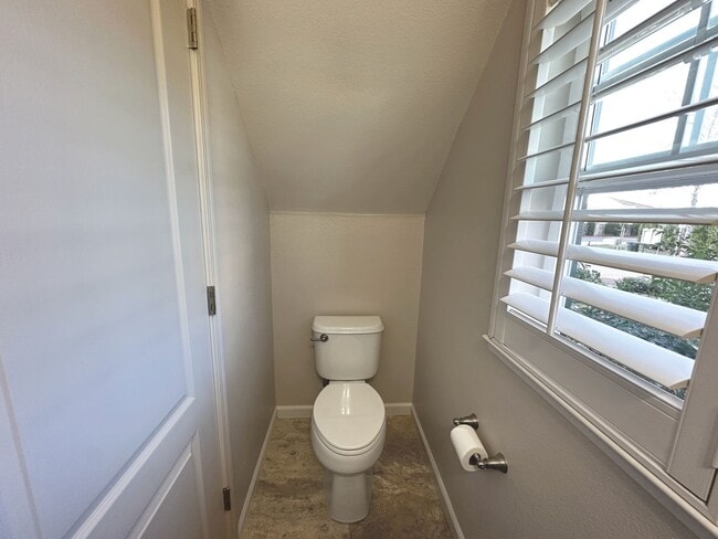 Building Photo - Beautifully Upgraded 3BD/2.5BA Citrus Heights Home with Covered Patio & Modern Amenities!