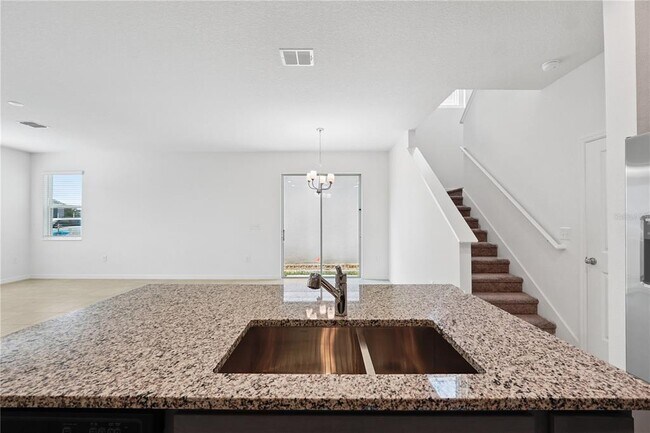 Building Photo - 736 Overpool Ave