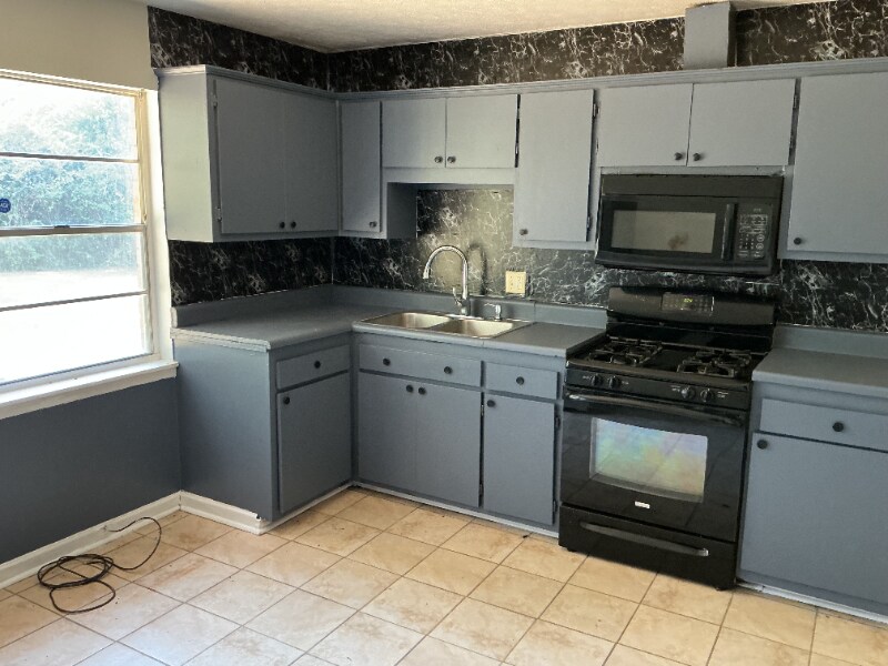 Building Photo - 3656 Surrey Ln