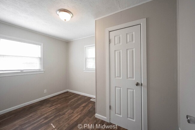 Building Photo - "Charming 3-Bedroom Haven in Mooresville –...