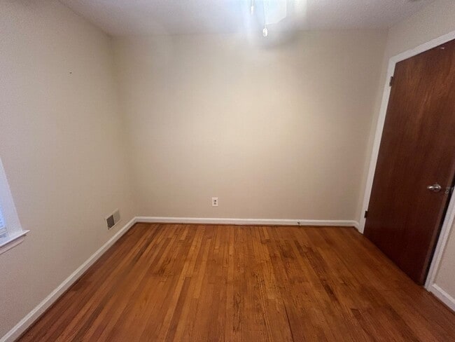 Building Photo - 1427 Woodlawn Ave