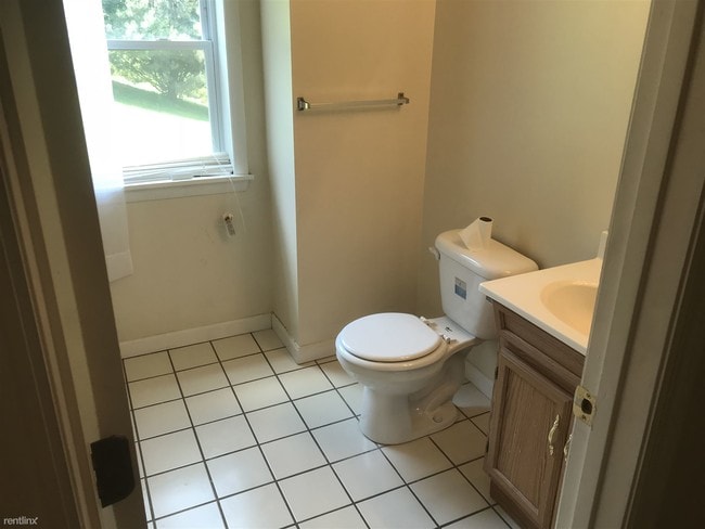 Building Photo - 2 br, 1 bath Apartment - 25 Main St B-2