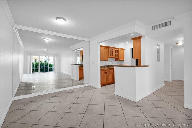 Building Photo - 1515 E Broward Blvd