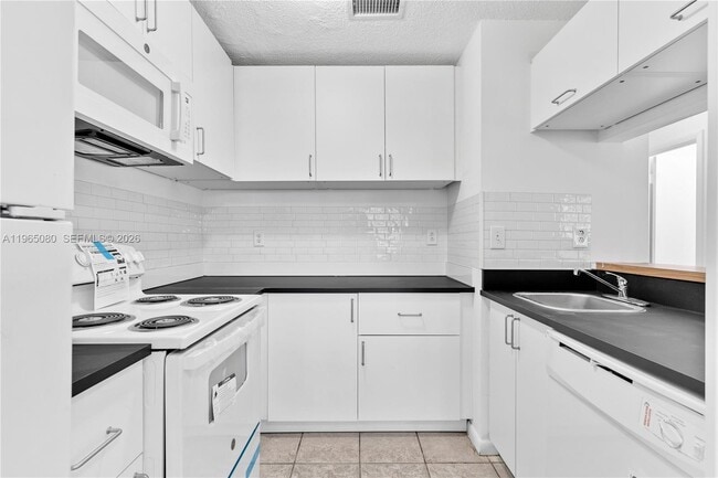 Building Photo - 15619 SW 73rd Cir Terrace