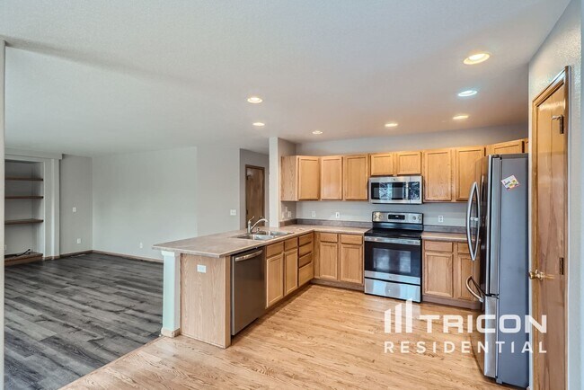 Building Photo - 5140 S Meadow Lark Dr