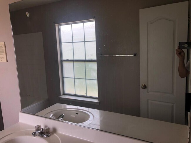 Building Photo - 310 Crossland Cove