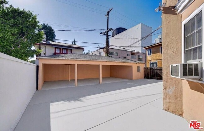 Building Photo - 215 S Gale Dr