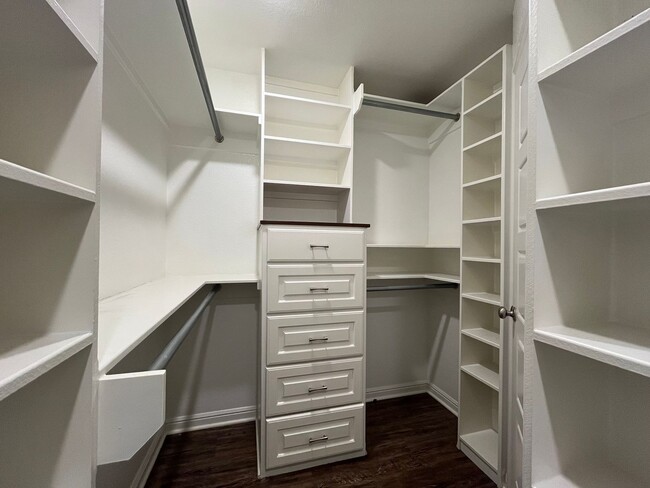 Building Photo - 5429 Meadow Ridge Dr