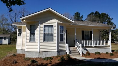 Building Photo - 611 Windcrest Dr