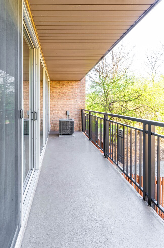 Building Photo - 5950 Oakwood Dr