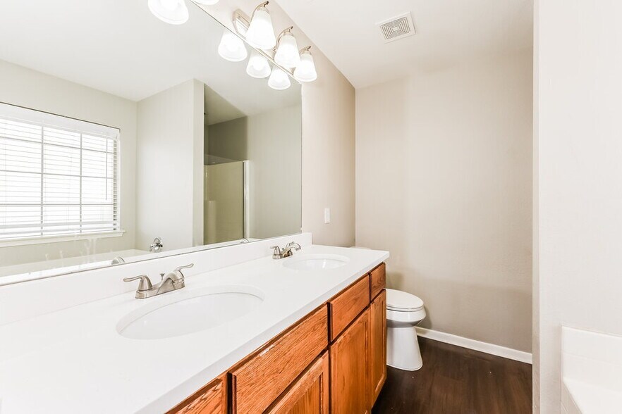 Building Photo - 926 Hannah Way