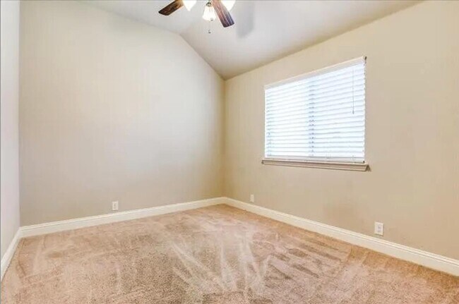 Building Photo - 6625 Thistle Wood Dr