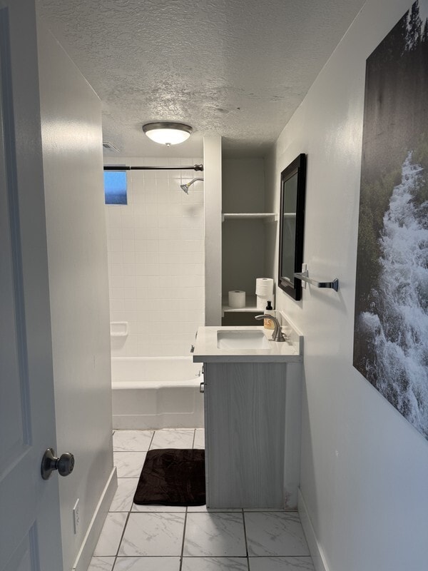 Building Photo - 883 E Sego Lily Dr