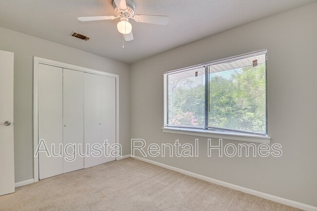 Building Photo - 2824 Thomas Ln