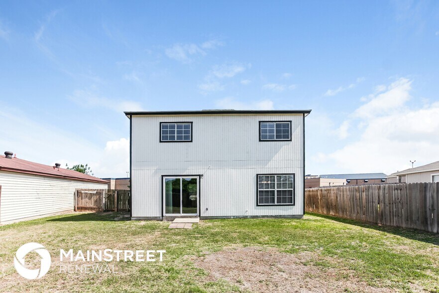 Building Photo - 6135 Lyndell Spring