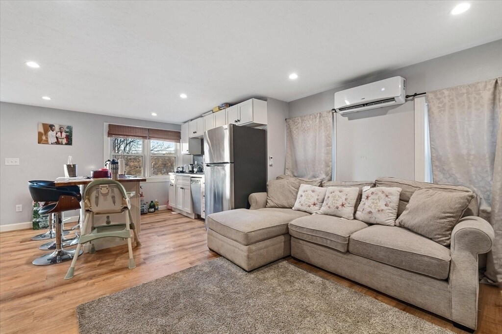 Building Photo - 19 Highland Ter