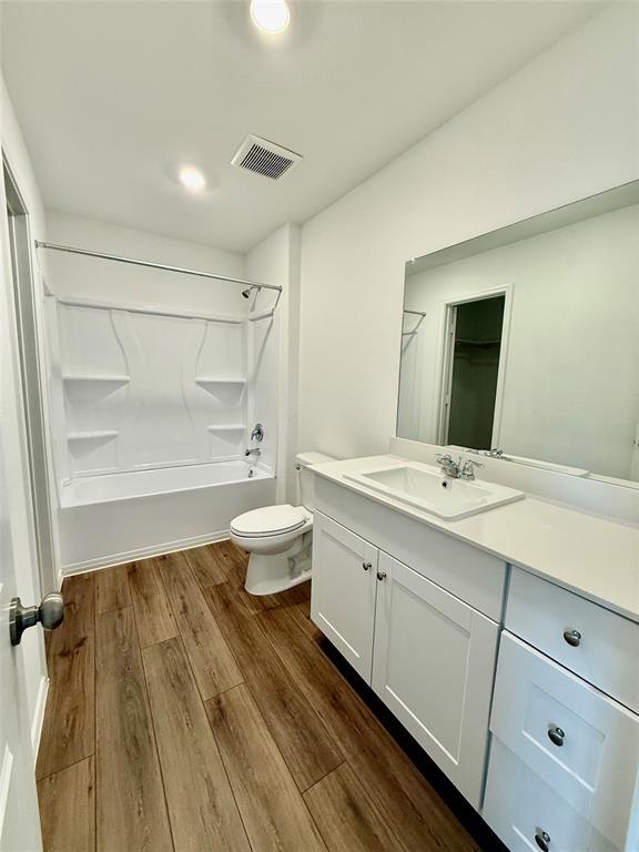 Building Photo - 716 Commander Abbott Dr