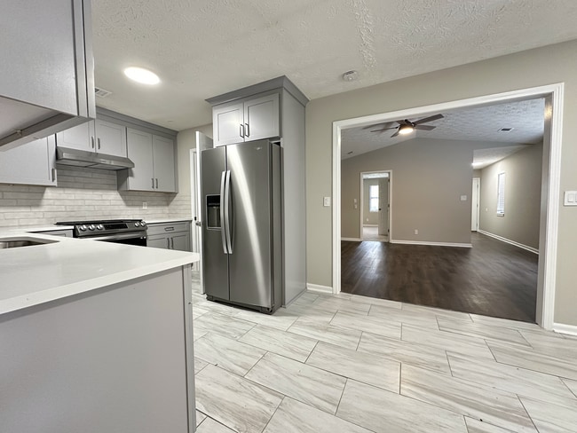 Building Photo - 572-574 Wedgewood Dr.