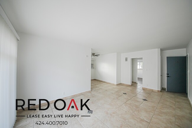 Building Photo - Stylish and Bright One Bedroom with Large ...