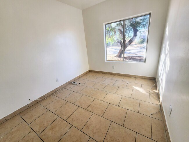 Building Photo - 5983 Avenida Bodega