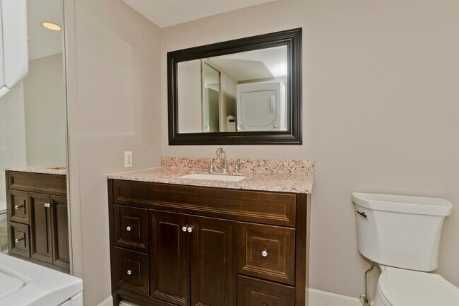 Building Photo - 40 Yorktown Dr