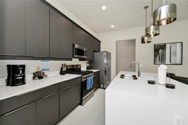 Building Photo - 7740 Sandy Ridge Dr