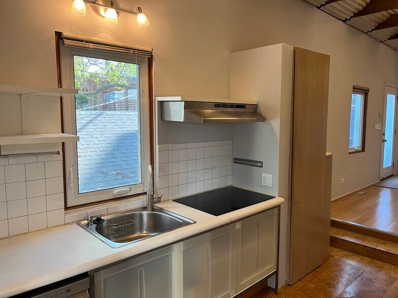 Building Photo - 2622 N Burling St