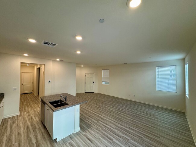 Building Photo - Brand New 4 bedroom Moreno Valley home wit...