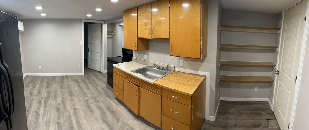 Kitchen - 428 N 10th Ave