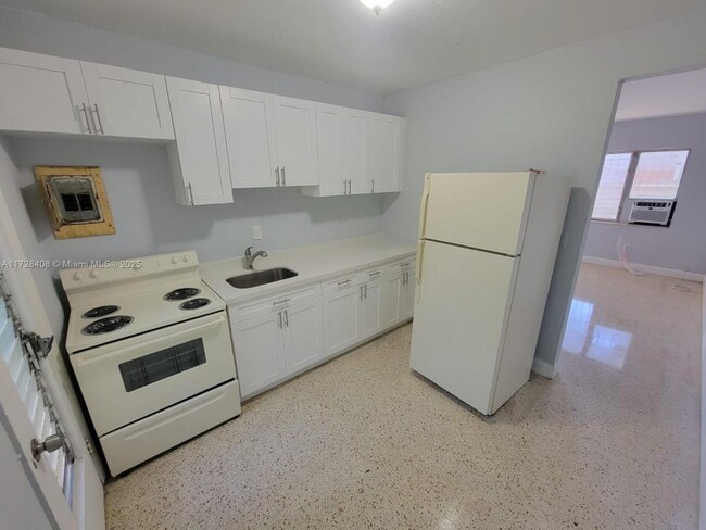 Building Photo - 2 bedroom in Miami FL 33137